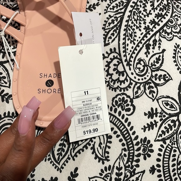 Women’s 11 Strapy Sandal - Picture 3 of 3